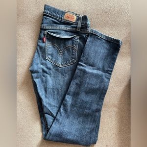 FREE w purchase of any Levi’s. straight leg size 5 fit like a size 3.